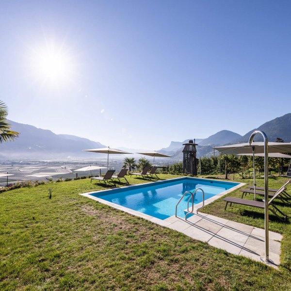 web-1020-obergluniger-pool-garten.jpg