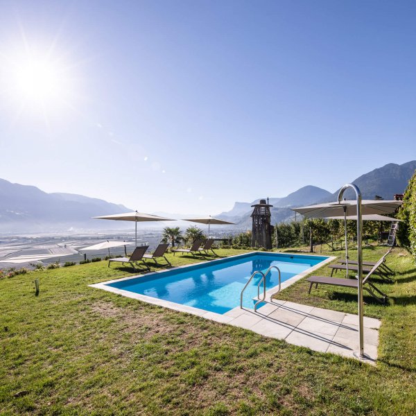 web-1021-obergluniger-pool-garten.jpg