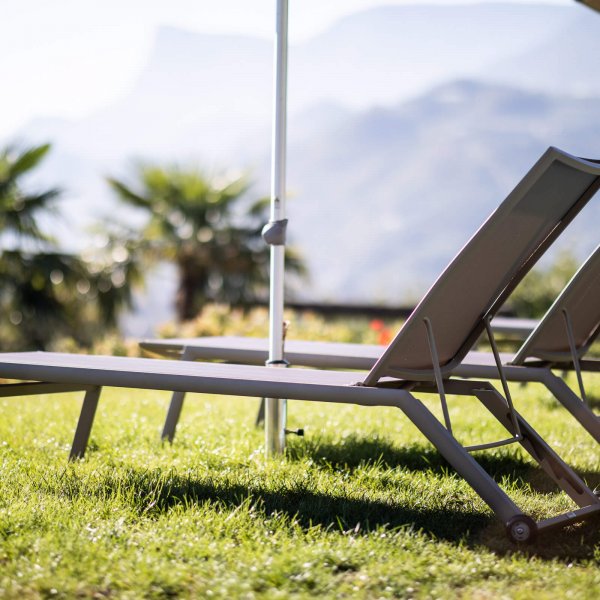 web-1036-obergluniger-pool-garten.jpg