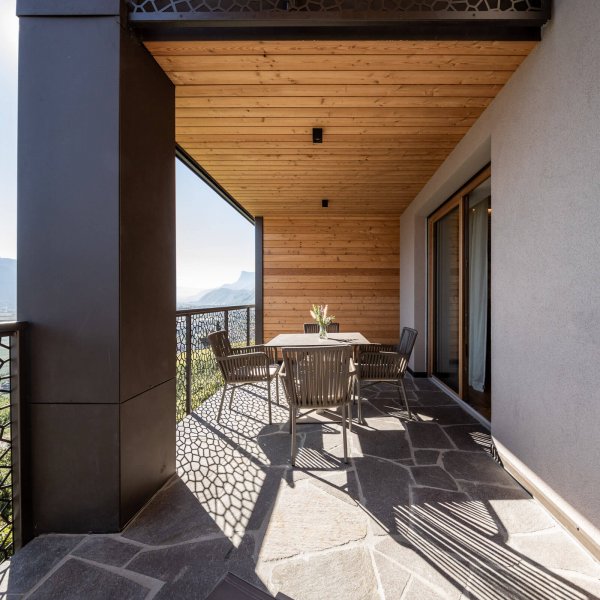 web-1060-obergluniger-ferienwohnung-balkon-terrasse.jpg