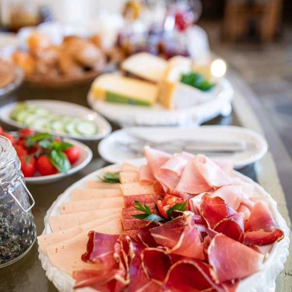 web-1102-obergluniger-fruehsueck-brunch.jpg